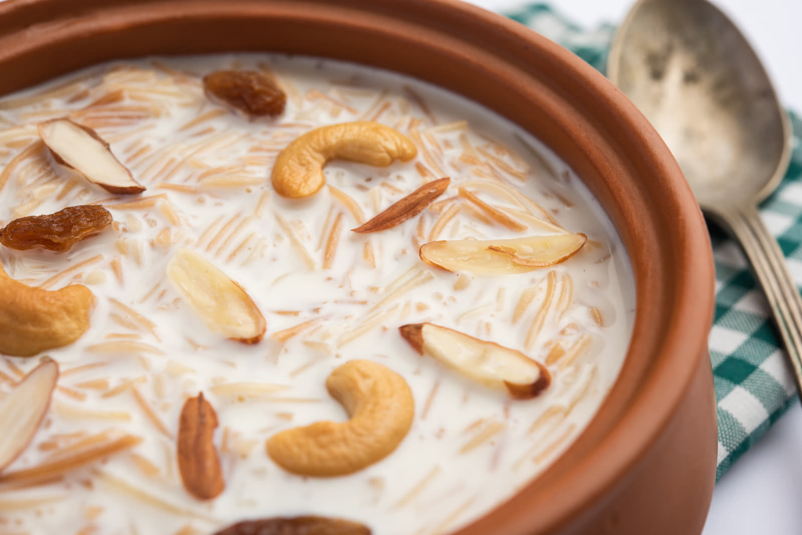 Semiya payasam (seviyan kheer), Indian vermicelli milk sweet with ghee, raisins and nuts