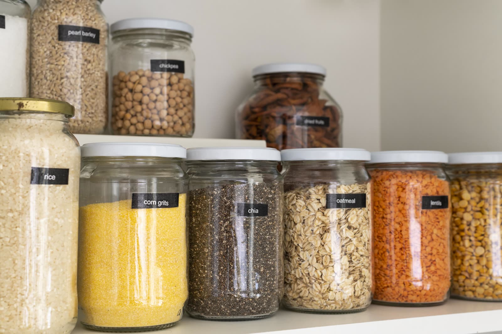 Arrangement with jars on shelves